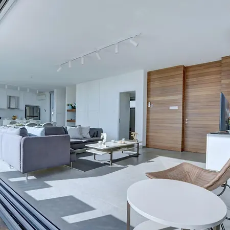 Limni Dyo - Luxurious Contemporary 3 Bedroom With Sea Views And Hot Villa Paralimni