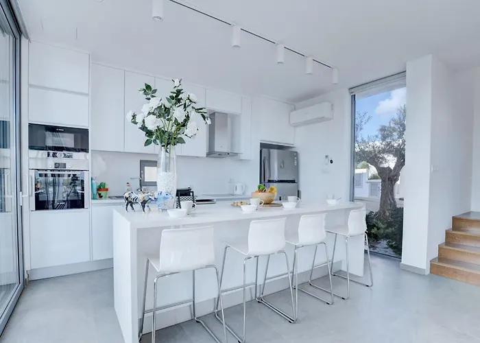 Limni Dyo - Luxurious Contemporary 3 Bedroom With Sea Views And Hot