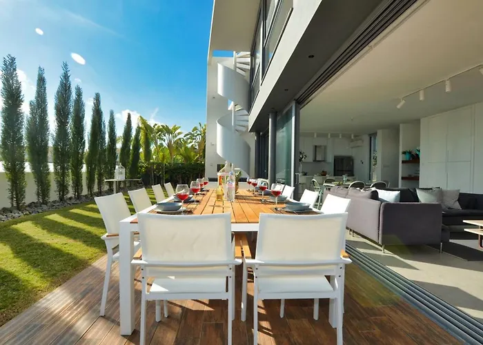 Limni Dyo - Luxurious Contemporary 3 Bedroom With Sea Views And Hot Paralimni