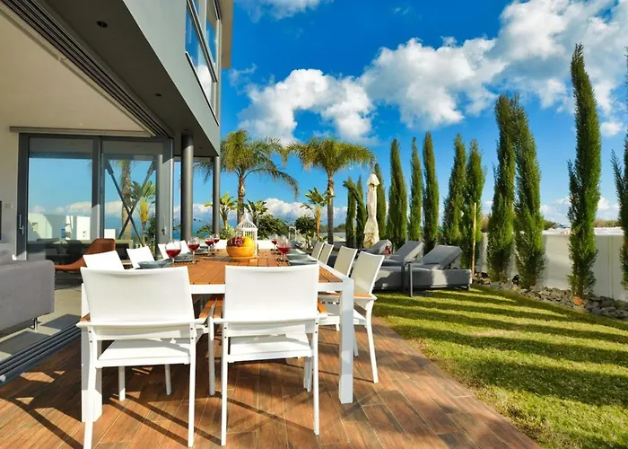 Limni Dyo - Luxurious Contemporary 3 Bedroom With Sea Views And Hot Paralimni