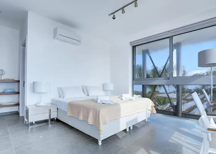 Limni Dyo - Luxurious Contemporary 3 Bedroom With Sea Views And Hot Vila *